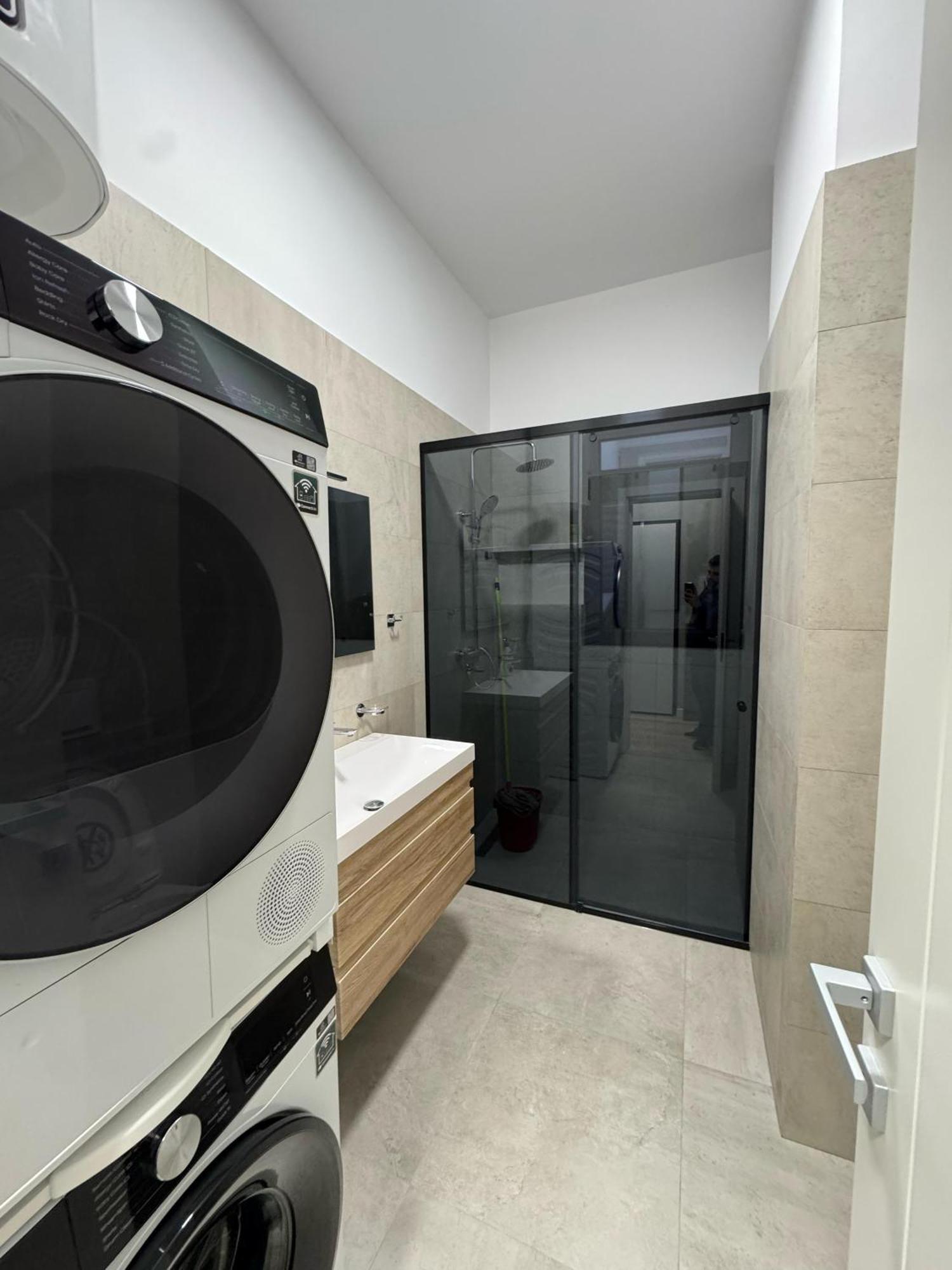 Denny's New Bazaar Delight Premium Apartment *